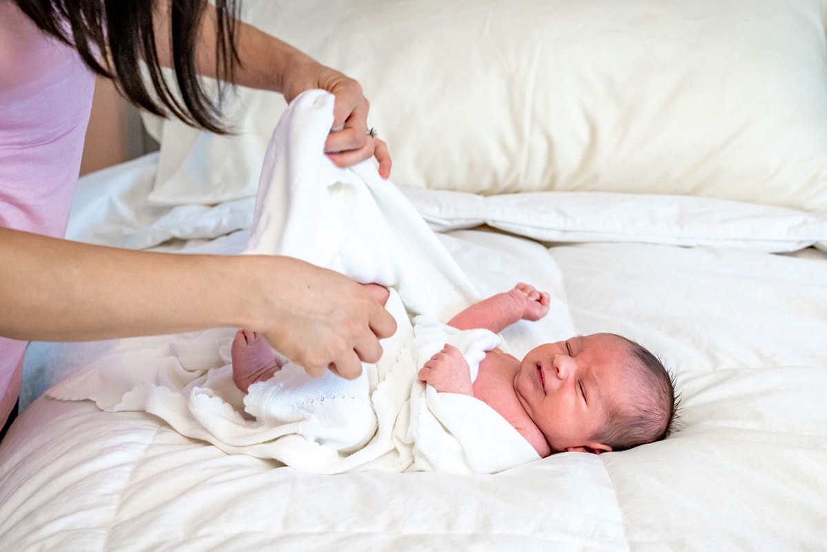 Daily-Mom-Parent-Portal-How-To-Swaddle-A-Baby