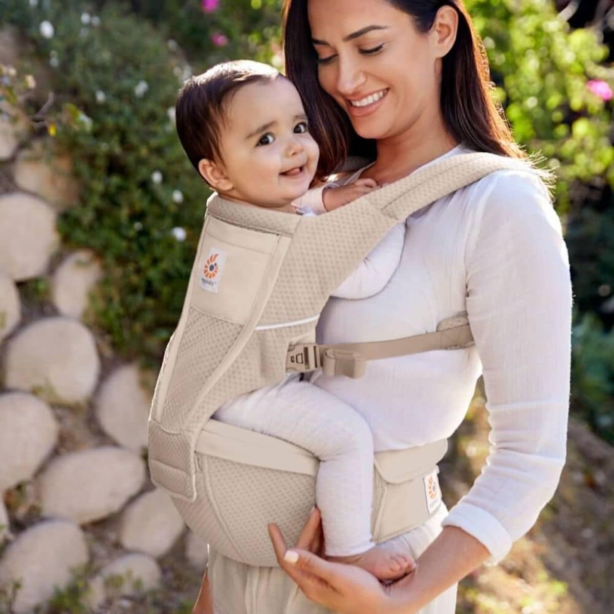 Alta Baby Carrier Hip Seat Natural Beige Lifestyle 02