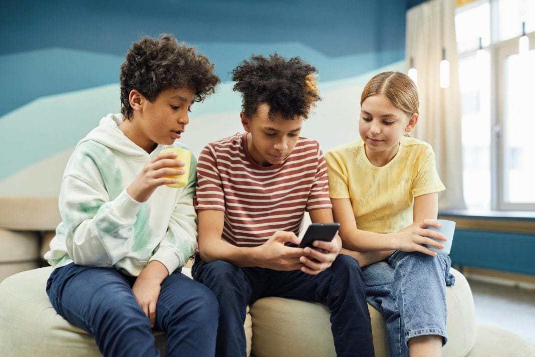 xUEgw daily mom parent portal cell phone safety tips for parents
