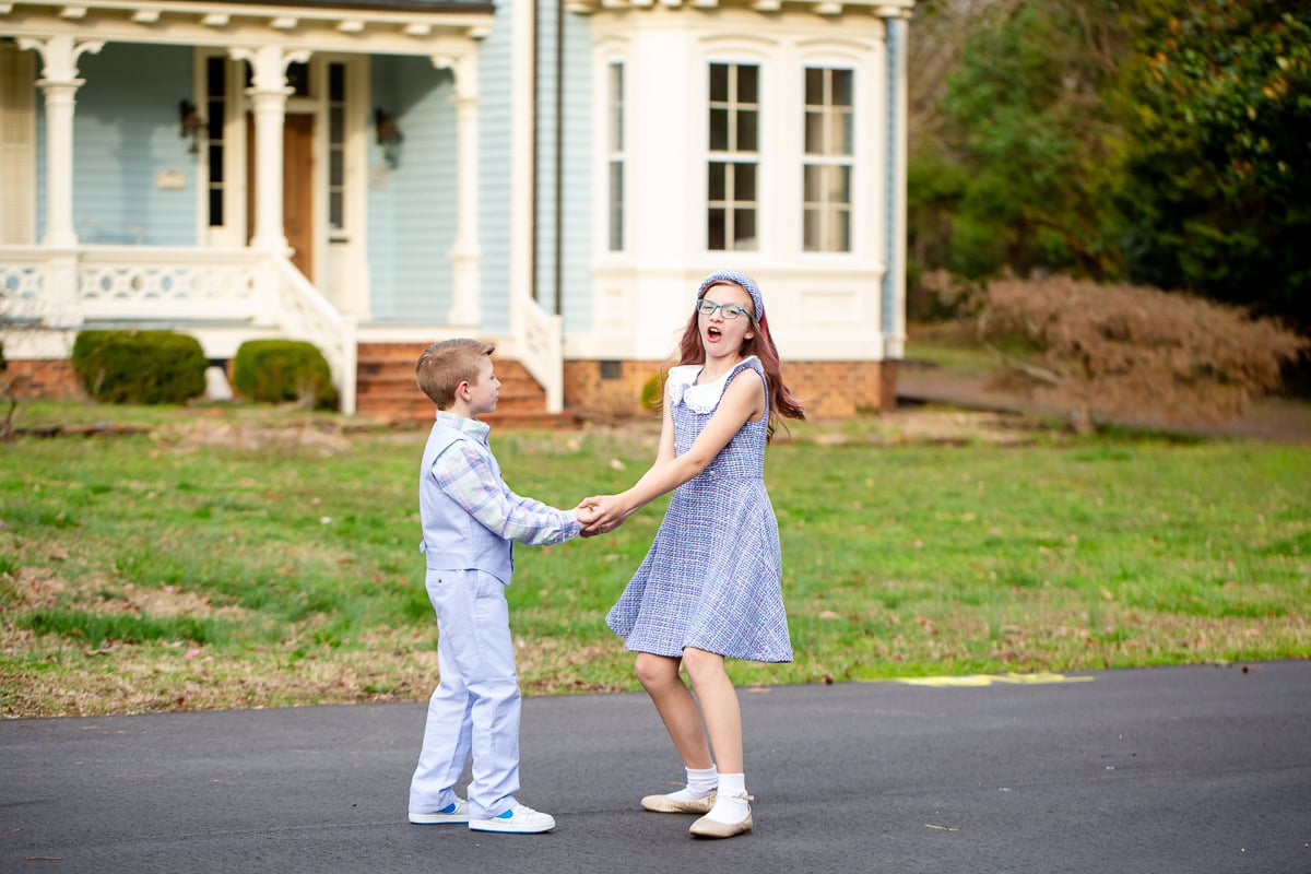 The Ultimate Guide With Quick Tips On How To Pose In Pictures: 7 Techniques To Transform Your Photos From Hobby To Fashion Photographer 4 Daily Mom, Magazine For Families