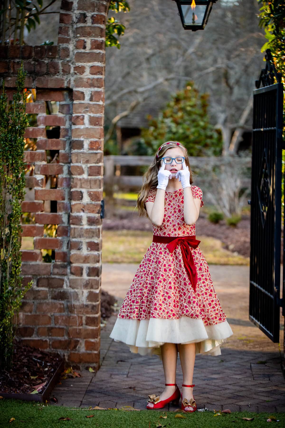 The Ultimate Guide With Quick Tips On How To Pose In Pictures: 7 Techniques To Transform Your Photos From Hobby To Fashion Photographer 8 Daily Mom, Magazine For Families