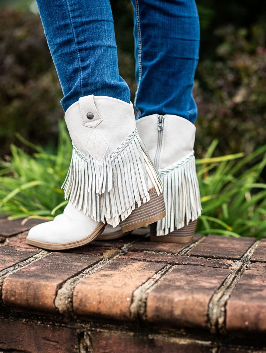 Start A Trend With Cute Accessories And Fall Themed Outfits For Every Occasion In Autumn 2024 242 Daily Mom, Magazine For Families