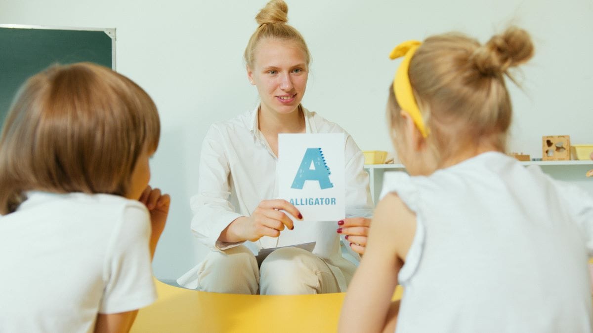 How to Read with Phonics: 3 Ways to Teach Your Child to Read with Phonics Effectively 2 Daily Mom, Magazine for Families How To Read With Phonics: 3 Ways To Teach Your Child To Read With Phonics Effectively 2 Daily Mom, Magazine For Families
