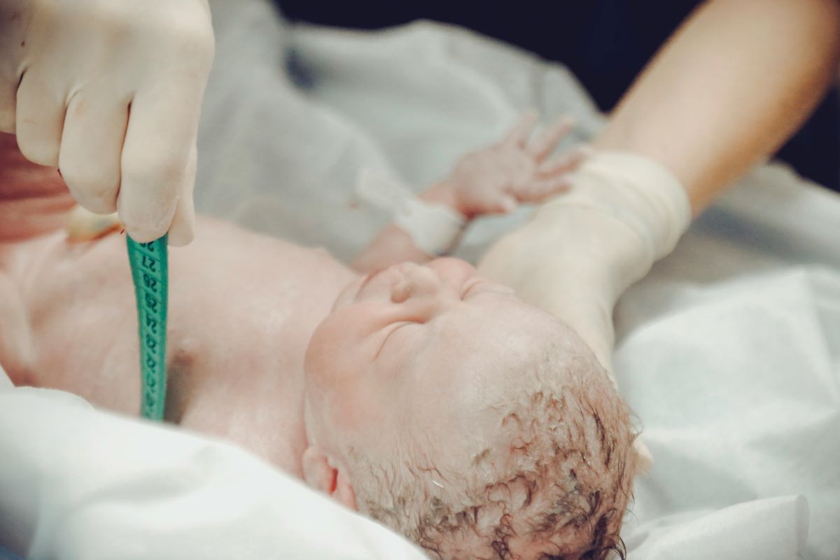 Birth Center vs Hospital Birth: 4 Key Differences that Set Birthing Centers Apart 1 Daily Mom, Magazine for Families Birth Center Vs Hospital Birth: 4 Key Differences That Set Birthing Centers Apart 1 Daily Mom, Magazine For Families