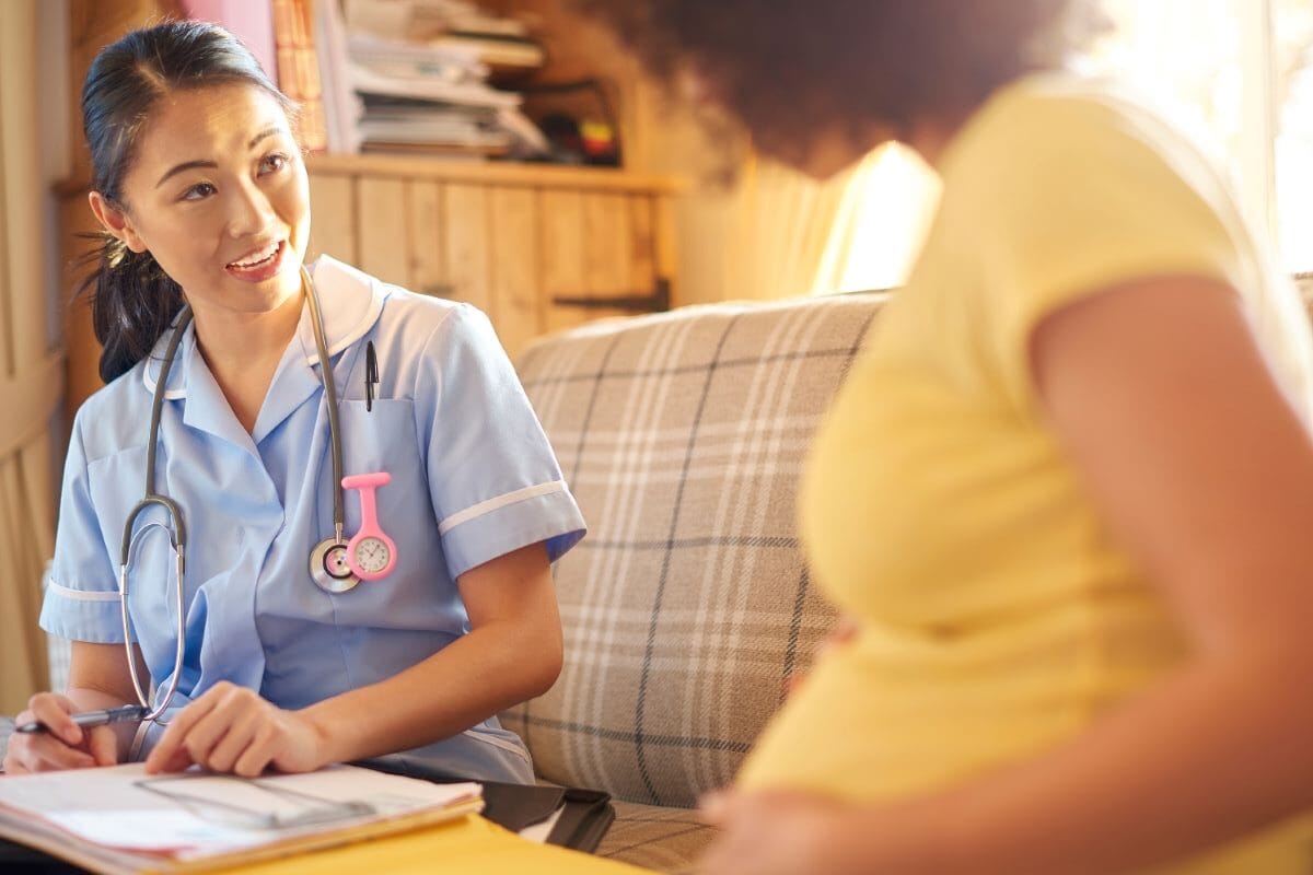 Doula Vs. Midwife: 3 Key Differences Between A Midwife And A Doula'S Role In Birth 2 Daily Mom, Magazine For Families