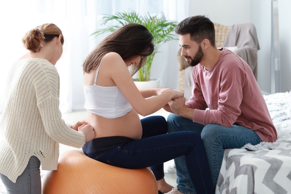 Doula Vs. Midwife: 3 Key Differences Between A Midwife And A Doula'S Role In Birth 1 Daily Mom, Magazine For Families