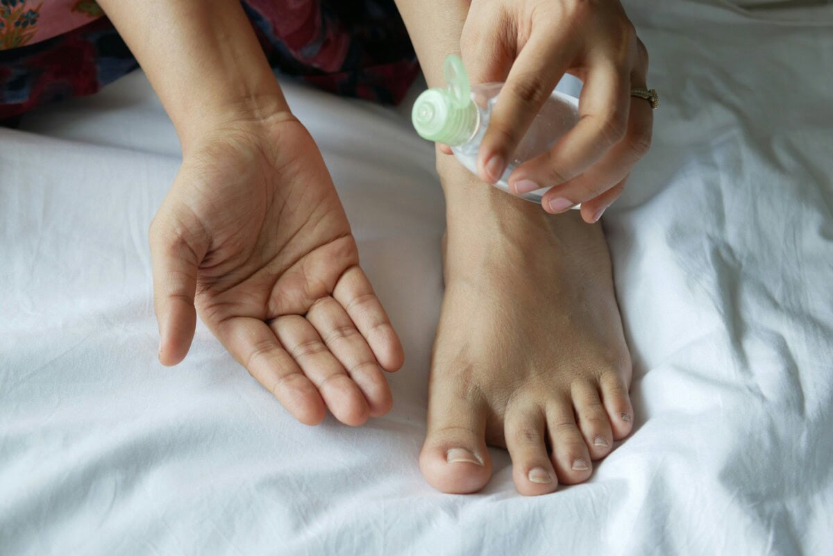 6 Diy Foot Soaks For Dry Feet: Moisturize With Epsom Salt And More 4 Daily Mom, Magazine For Families