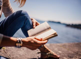 Book Lovers List of 50+ Must-Reads: From Children’s Delights to Murder Mysteries to Rom-Coms & More daily-mom-parent-portal-fun-books-to-read-on-vacation-featur