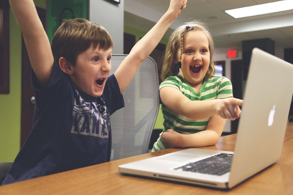 Parenting In A Digital Age: How Parents Can Guide A Kid'S Tech Use 1 Daily Mom, Magazine For Families