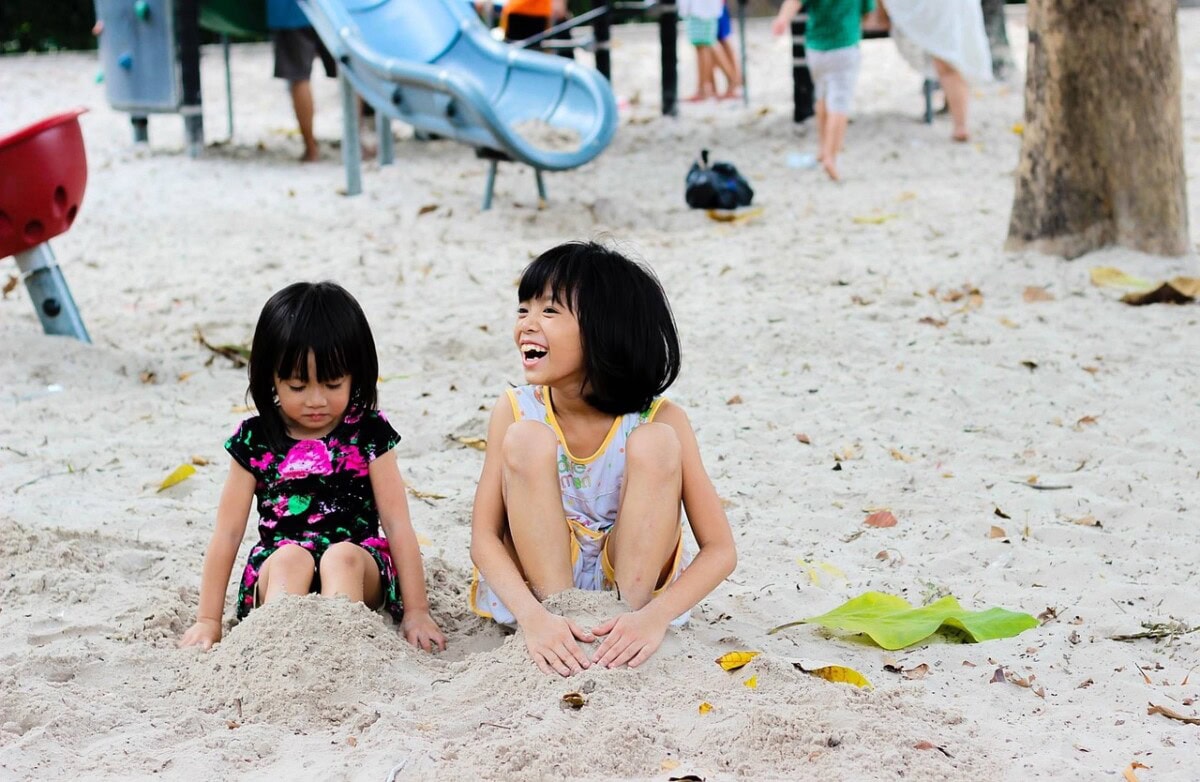 Parenting Guide for Loving Siblings: How to Raise Siblings Who Love Each Other, Get Along, Build Forever Bonds, and Stay Lifelong Friends 5 Daily Mom, Magazine for Families Loving Siblings At The Beach