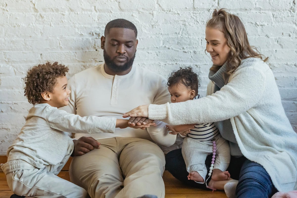 Making An Extroverts And Introverts Relationship Work: Tips To Survive 6 Daily Mom, Magazine For Families