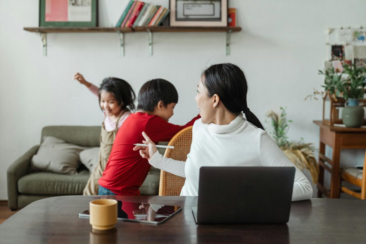 From Battleground To Playground: How To Deal With Sibling Rivalry And Help Your Kids Get Along 4 Daily Mom, Magazine For Families