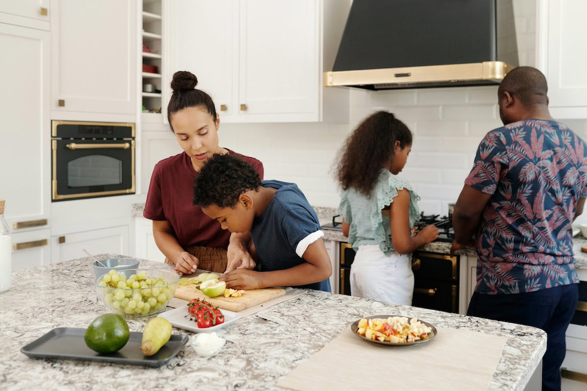 Making An Extroverts And Introverts Relationship Work: Tips To Survive 24 Daily Mom, Magazine For Families