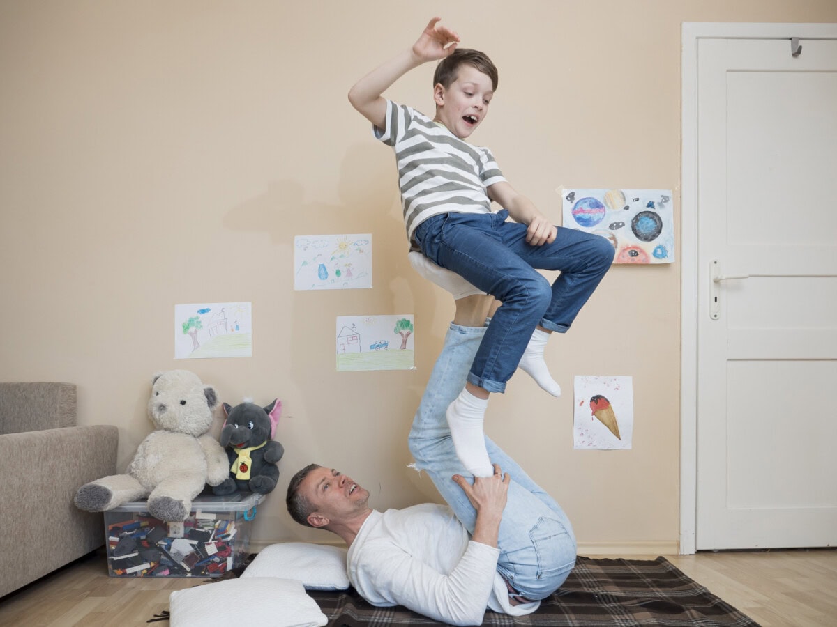 Horizontal Parenting: Lazy Parent Ideas to Entertain Kids During Playtime 4 Daily Mom, Magazine for Families Horizontal Parenting: Lazy Parent Ideas To Entertain Kids During Playtime 4 Daily Mom, Magazine For Families