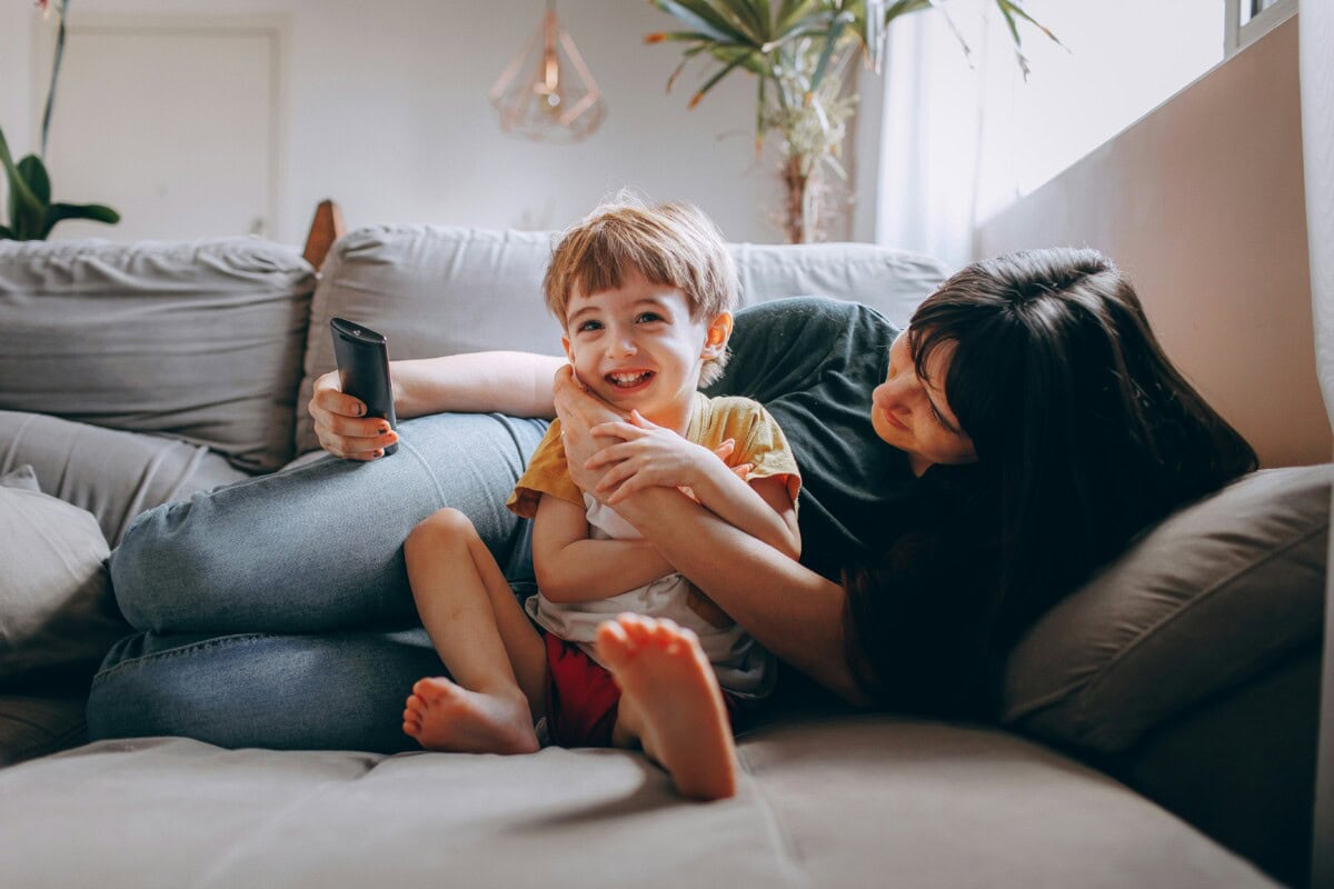 Horizontal Parenting: Lazy Parent Ideas to Entertain Kids During Playtime 3 Daily Mom, Magazine for Families Horizontal Parenting: Lazy Parent Ideas To Entertain Kids During Playtime 3 Daily Mom, Magazine For Families