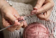 Easy Crochet Bow: Free Crochet Pattern + Step-by-Step Tutorial