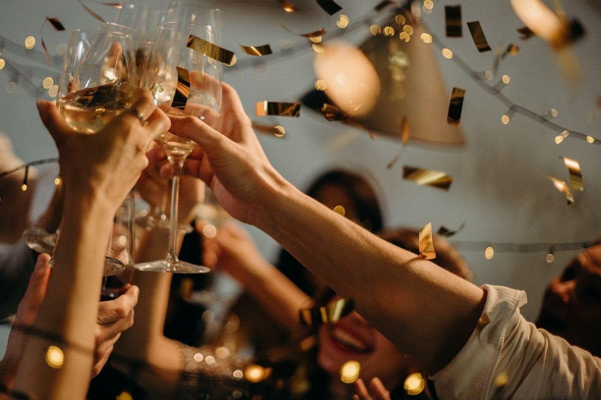 Entertaining for the Holidays: 7 Essential Party Tips for Easy Holiday Entertaining and Stress-Free Festive Family Gatherings 4 Daily Mom, Magazine for Families Entertaining For The Holidays: 7 Essential Party Tips For Easy Holiday Entertaining And Stress-Free Festive Family Gatherings 4 Daily Mom, Magazine For Families