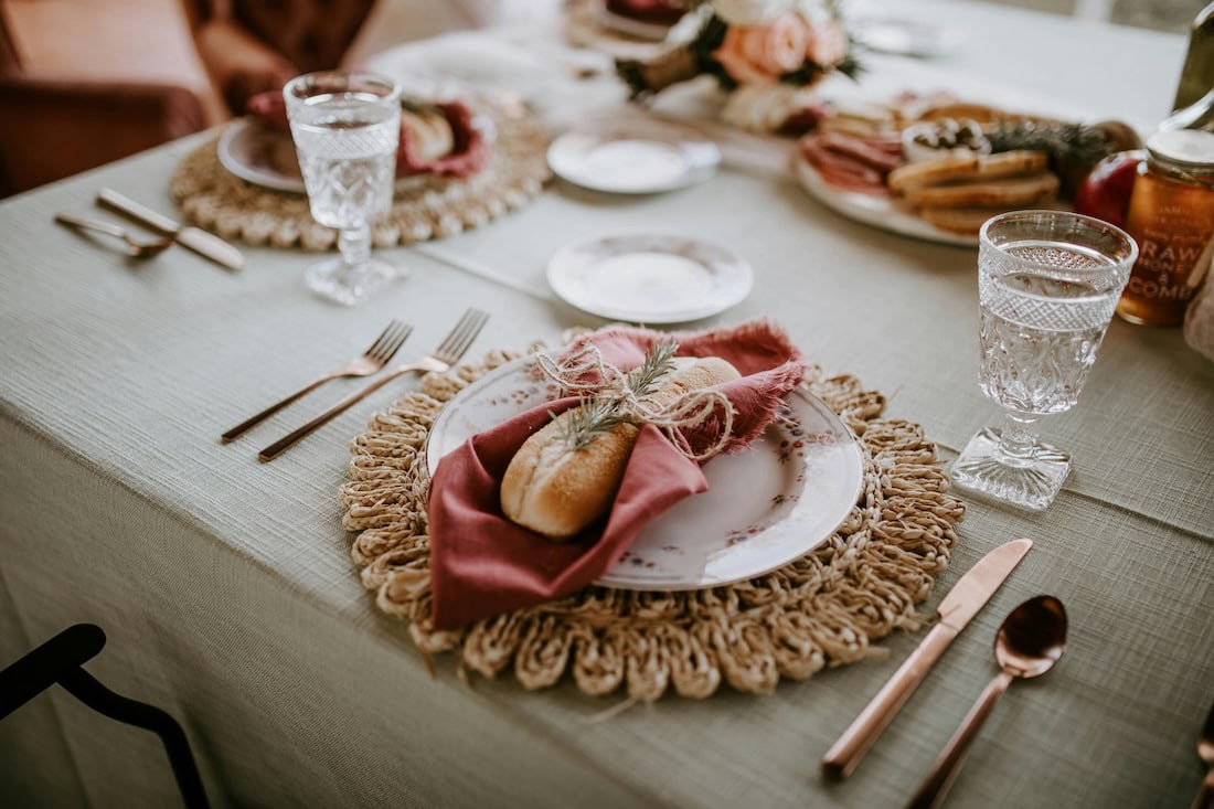 Set a Beautiful Table: Elegant Table Setup Ideas, Chic Centerpiece & Table Decor Ideas for Every Occasion 3 Daily Mom, Magazine for Families Table Setup Ideas