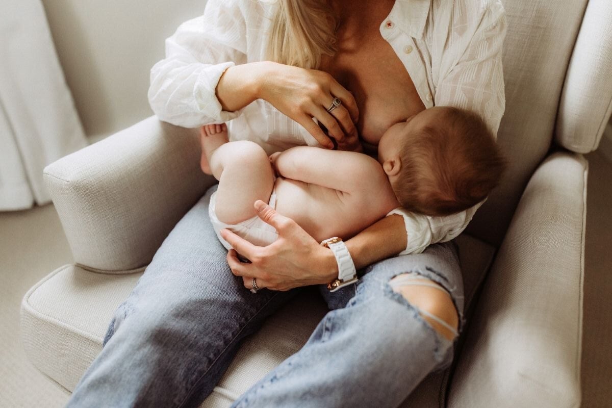 Christmas Breastfeeding: 9 Survival Guide Tips for Breastfeeding Moms This Holiday Season 2 Daily Mom, Magazine for Families Christmas Breastfeeding: 9 Survival Guide Tips For Breastfeeding Moms This Holiday Season 2 Daily Mom, Magazine For Families