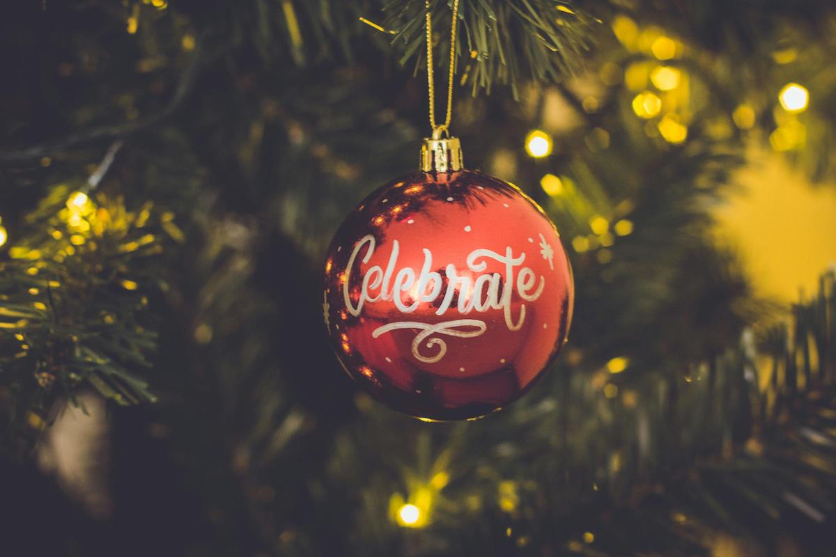 Start Decorating for Christmas: Festive Room Decorating Tips and Simple Ideas to Organize and Decorate Your Home for the Holidays with Beautiful Christmas Decorations and Holiday Decor 4 Daily Mom, Magazine for Families Daily Mom Parent Portal Decorate My Home For Christmas