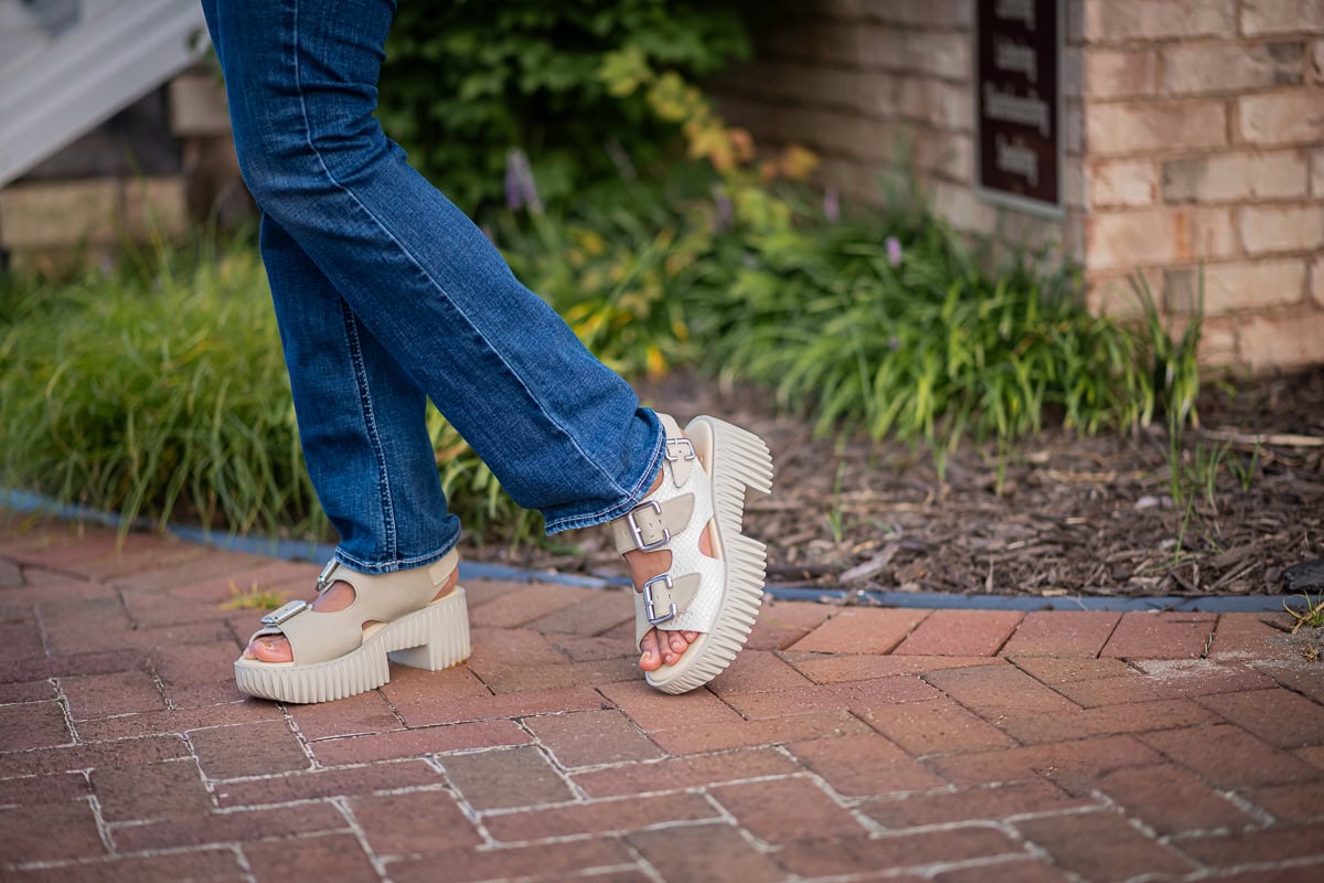 End Of Summer Finds: The Ultimate Guide To Your Labor Day Fashion, Home &Amp; Travel Needs 6 Daily Mom, Magazine For Families