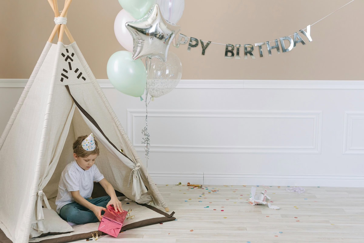 Birthday Photoshoots Ideas That Actually Stun: From DIY to Studio-Perfect Shots 7 Daily Mom, Magazine for Families Birthday Photoshoots Ideas That Actually Stun: From Diy To Studio-Perfect Shots 7 Daily Mom, Magazine For Families