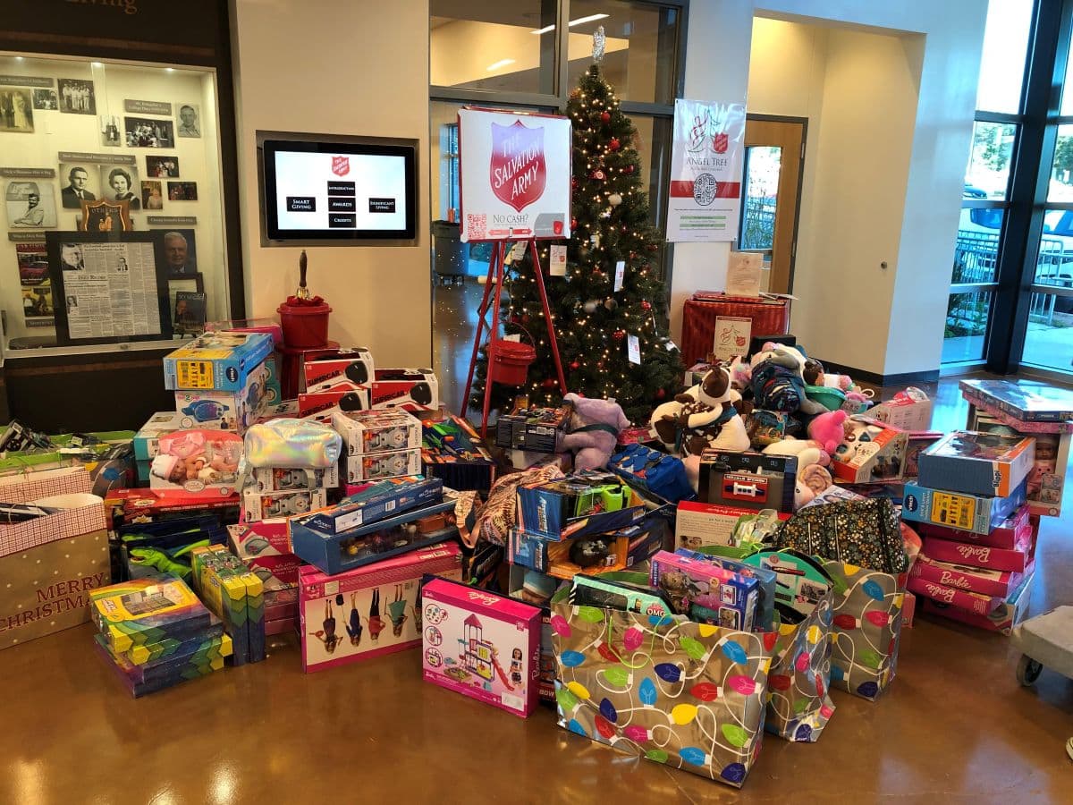 Adopt A Family For Xmas: Proven Ways To Give Back This Holiday Season 2 Daily Mom, Magazine For Families