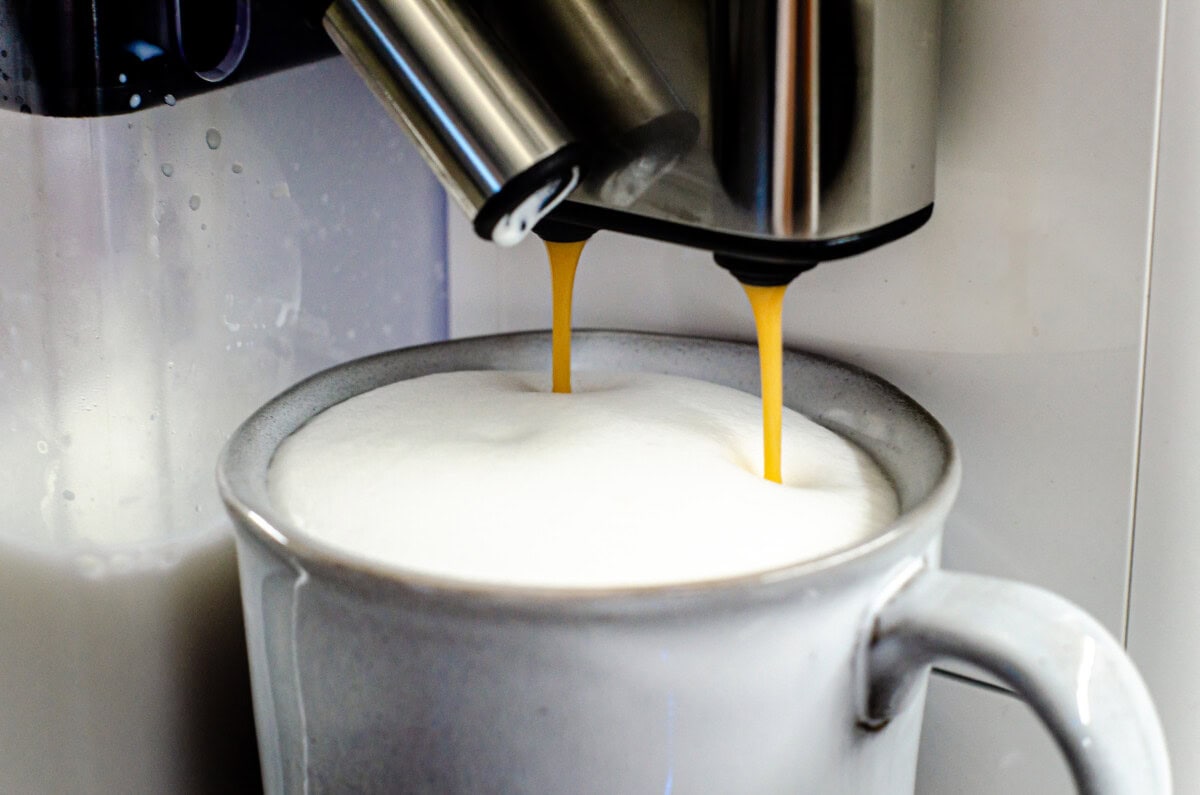 De'Longhi Rivelia: The Top Best Espresso Machine 2025 Review - Fully Automatic Espresso Machine for Beginners, Coffee Drinkers, & Anyone Making Espresso at Home 5 Daily Mom, Magazine for Families Daily Mom Parent Portal Best Espresso Machine
