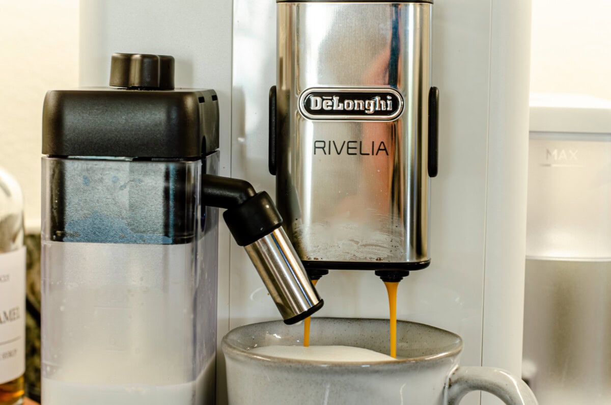 De'Longhi Rivelia: The Top Best Espresso Machine 2025 Review - Fully Automatic Espresso Machine for Beginners, Coffee Drinkers, & Anyone Making Espresso at Home 7 Daily Mom, Magazine for Families Daily Mom Parent Portal Best Espresso Machine