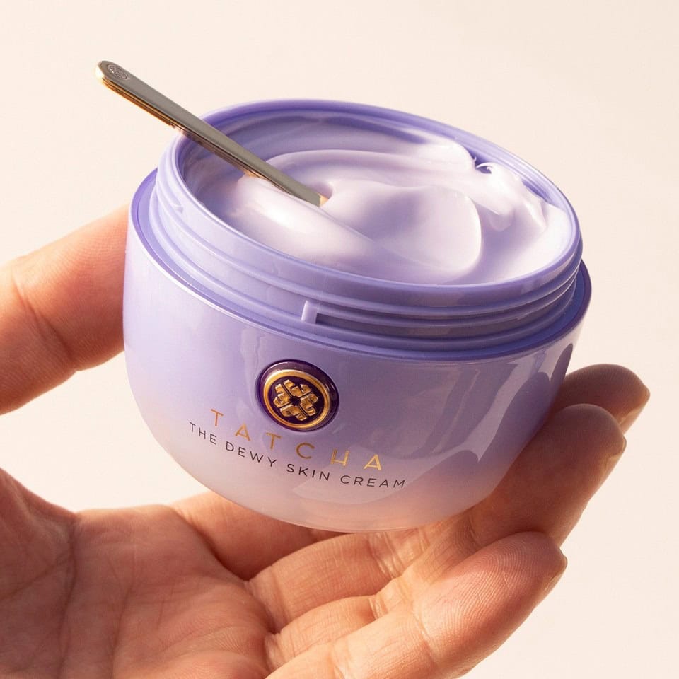 Glam Gifts For Her: The Best Holiday Beauty Gift Guide With Luxury Skincare, Makeup, Hair &Amp; Body Gifts For The Woman In Your Life 14 Daily Mom, Magazine For Families