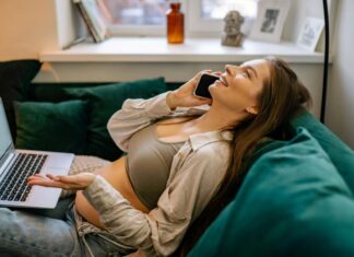 Stop the Distraction: Get Wellness Back with No Phone Zones Instead of Mobile Phone Chaos