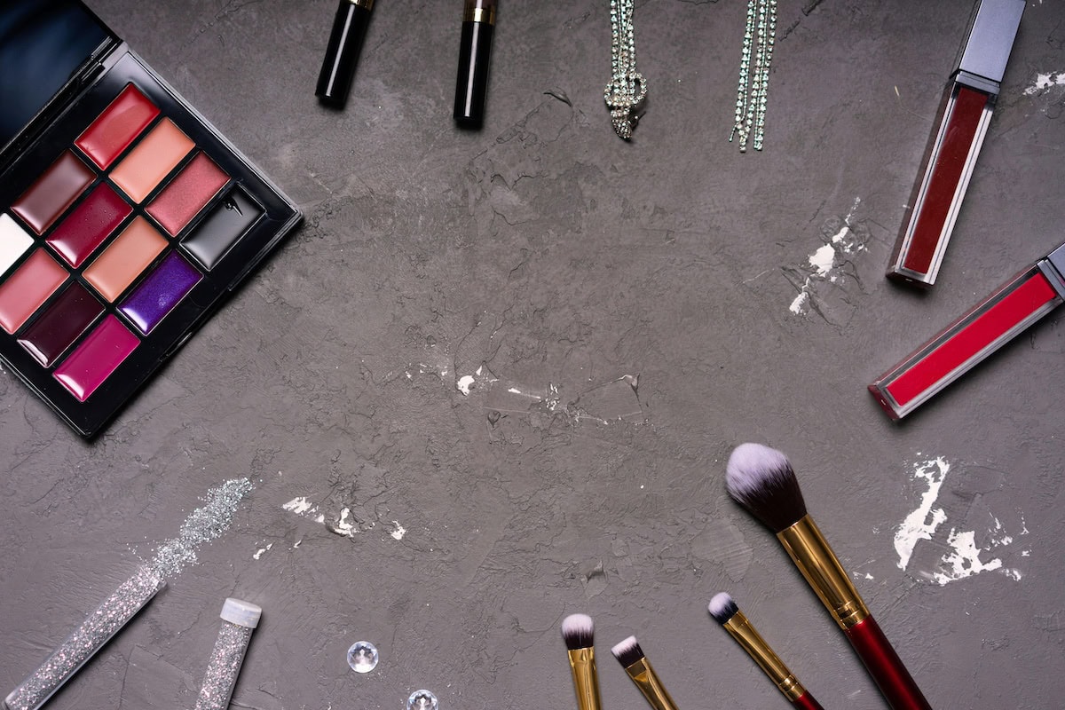 1980S Makeup Look Is Back: The Iconic 80S Makeup Trends, Bold Color Looks, And New Wave Tutorials Making A Comeback 12 Daily Mom, Magazine For Families