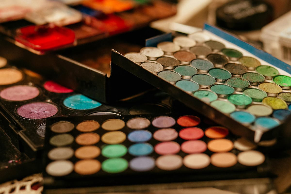 1980S Makeup Look Is Back: The Iconic 80S Makeup Trends, Bold Color Looks, And New Wave Tutorials Making A Comeback 10 Daily Mom, Magazine For Families