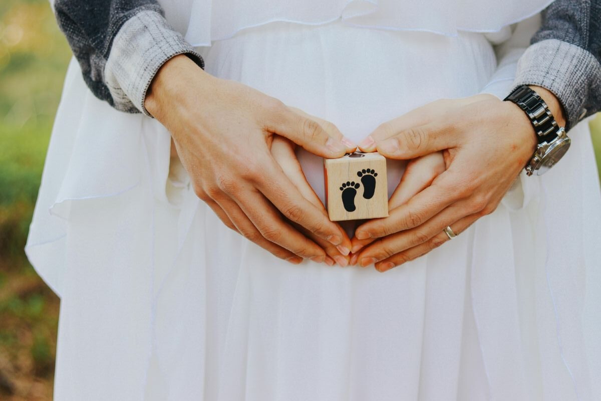 Festive Pregnancy Announcement for Christmas: Heartwarming Christmas Pregnancy Announcement Ideas to Announce a Christmas Baby 1 Daily Mom, Magazine for Families Festive Pregnancy Announcement For Christmas: Heartwarming Christmas Pregnancy Announcement Ideas To Announce A Christmas Baby 1 Daily Mom, Magazine For Families