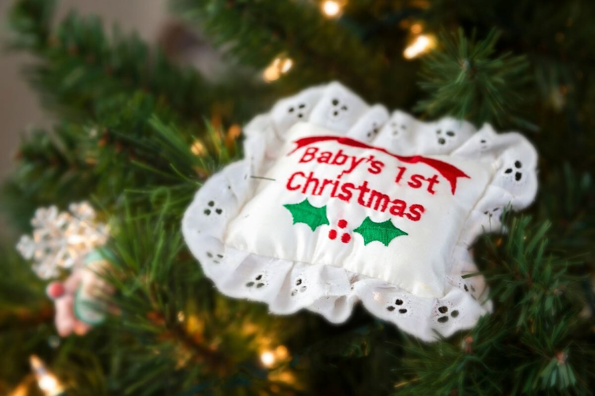 Festive Pregnancy Announcement for Christmas: Heartwarming Christmas Pregnancy Announcement Ideas to Announce a Christmas Baby 3 Daily Mom, Magazine for Families Festive Pregnancy Announcement For Christmas: Heartwarming Christmas Pregnancy Announcement Ideas To Announce A Christmas Baby 3 Daily Mom, Magazine For Families