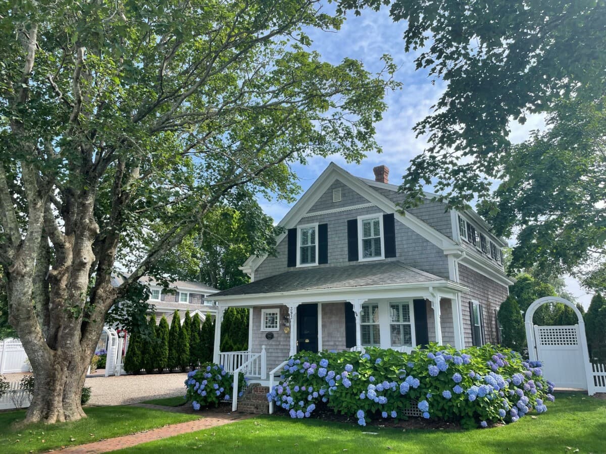 Small Front Lawn Landscape Ideas