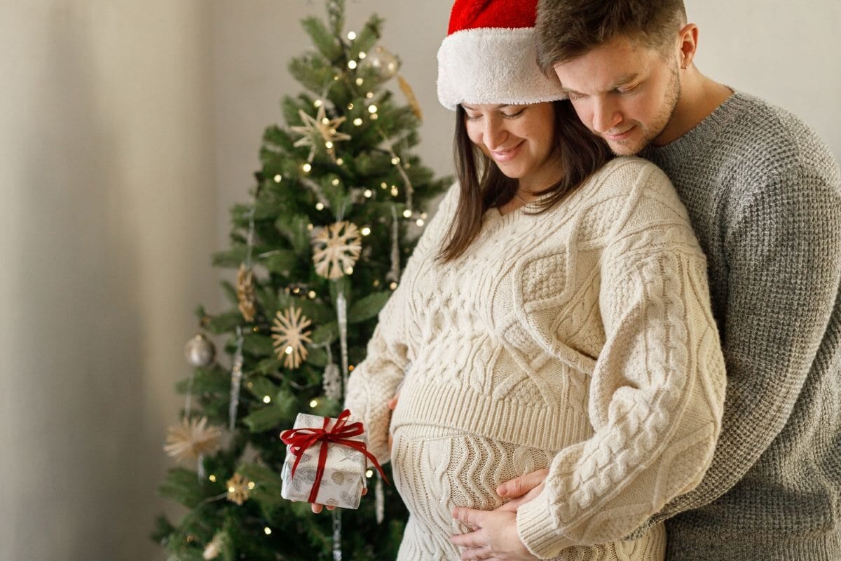Festive Pregnancy Announcement for Christmas: Heartwarming Christmas Pregnancy Announcement Ideas to Announce a Christmas Baby 7 Daily Mom, Magazine for Families Pregnancy Announcement For Christmas
