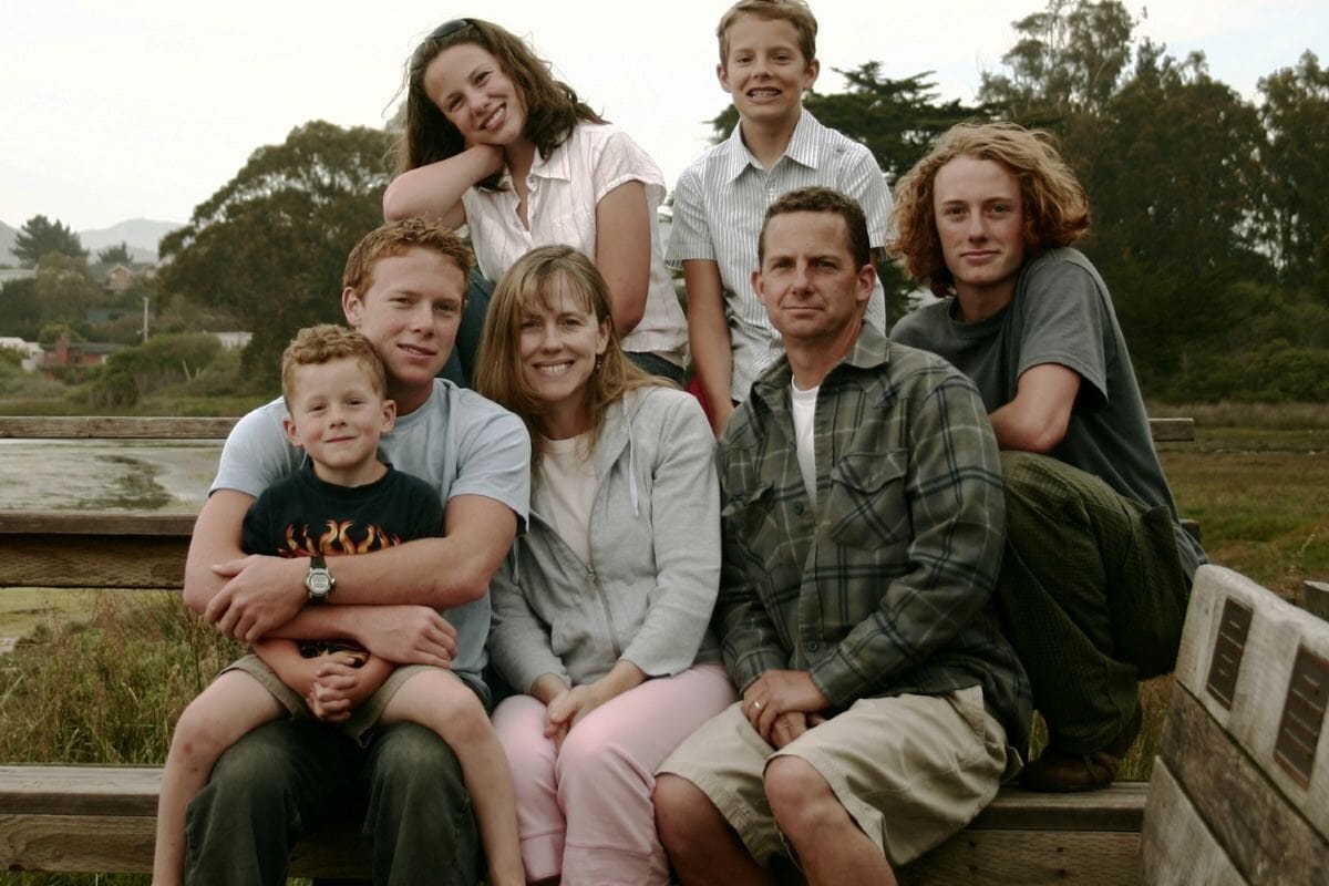 Best Poses For Family Picture: Natural, Fun Family Photo Poses And Prompt Ideas That Feel Real (Not Staged) For Family Portraits 3 Daily Mom, Magazine For Families