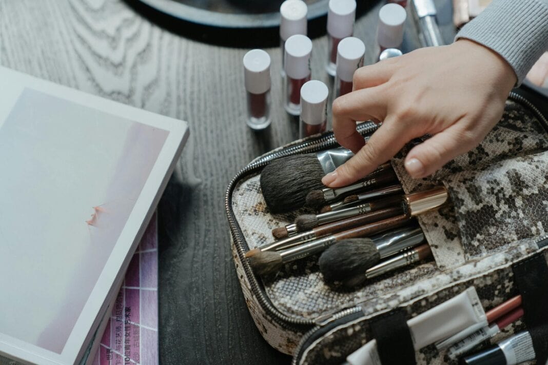 makeup organizer feature