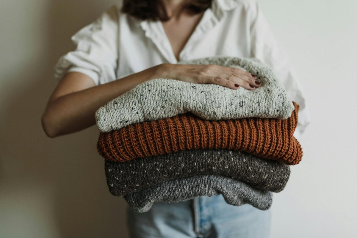 The Ultimate Guide To Cable Knit Sweater Outfits: How To Wear And Style Your Cable Knit Jumper With 5 Easy Outfit Formulas 1 Daily Mom, Magazine For Families