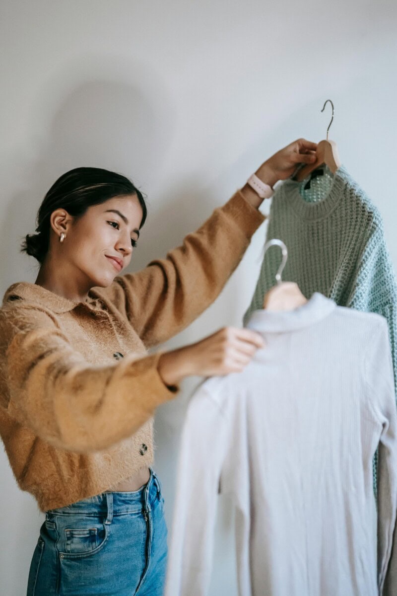 The Ultimate Guide To Cable Knit Sweater Outfits: How To Wear And Style Your Cable Knit Jumper With 5 Easy Outfit Formulas 3 Daily Mom, Magazine For Families