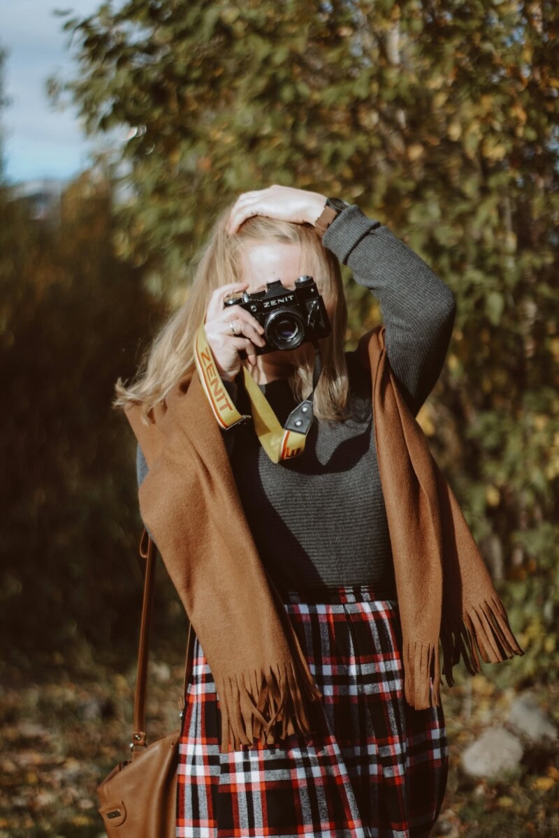 Poetcore: How To Wear The Poet Aesthetic Trend In Style, Taking Fashion Inspiration From Pinterest Chic Geeks Taylor Swift &Amp; Blair Waldorf 7 Daily Mom, Magazine For Families