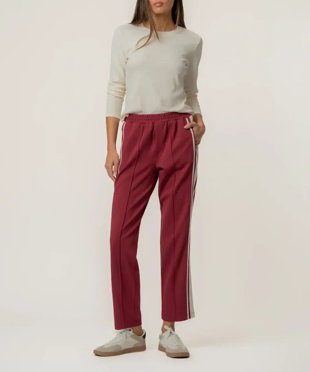 Best {2026} Spring & Summer Travel Outfit (& Accessory) Ideas: Chic, Comfy Trip Outfits to Wear on Your Travel Day with Easy Fashion for Your Carry-On 40 Daily Mom, Magazine for Families Best {2026} Spring &Amp; Summer Travel Outfit (&Amp; Accessory) Ideas: Chic, Comfy Trip Outfits To Wear On Your Travel Day With Easy Fashion For Your Carry-On 40 Daily Mom, Magazine For Families