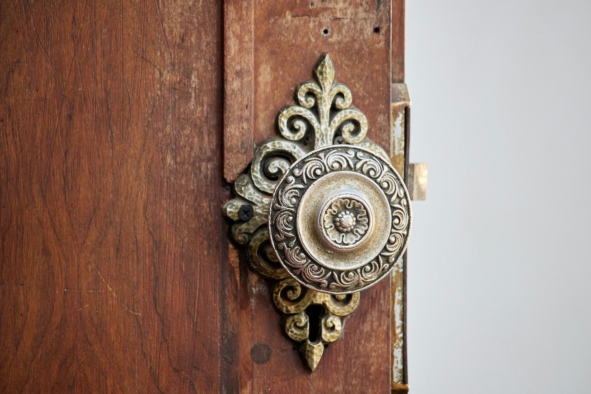 Daily Mom Parent Portal Brass Decor