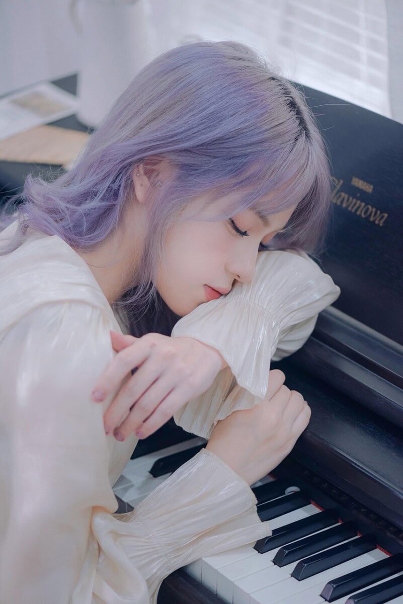 Wear The Opalescent Aesthetic: Opal Jewelry, Pastel Outfits &Amp; Iridescent Nail Ideas For An Ethereal Glow 5 Daily Mom, Magazine For Families