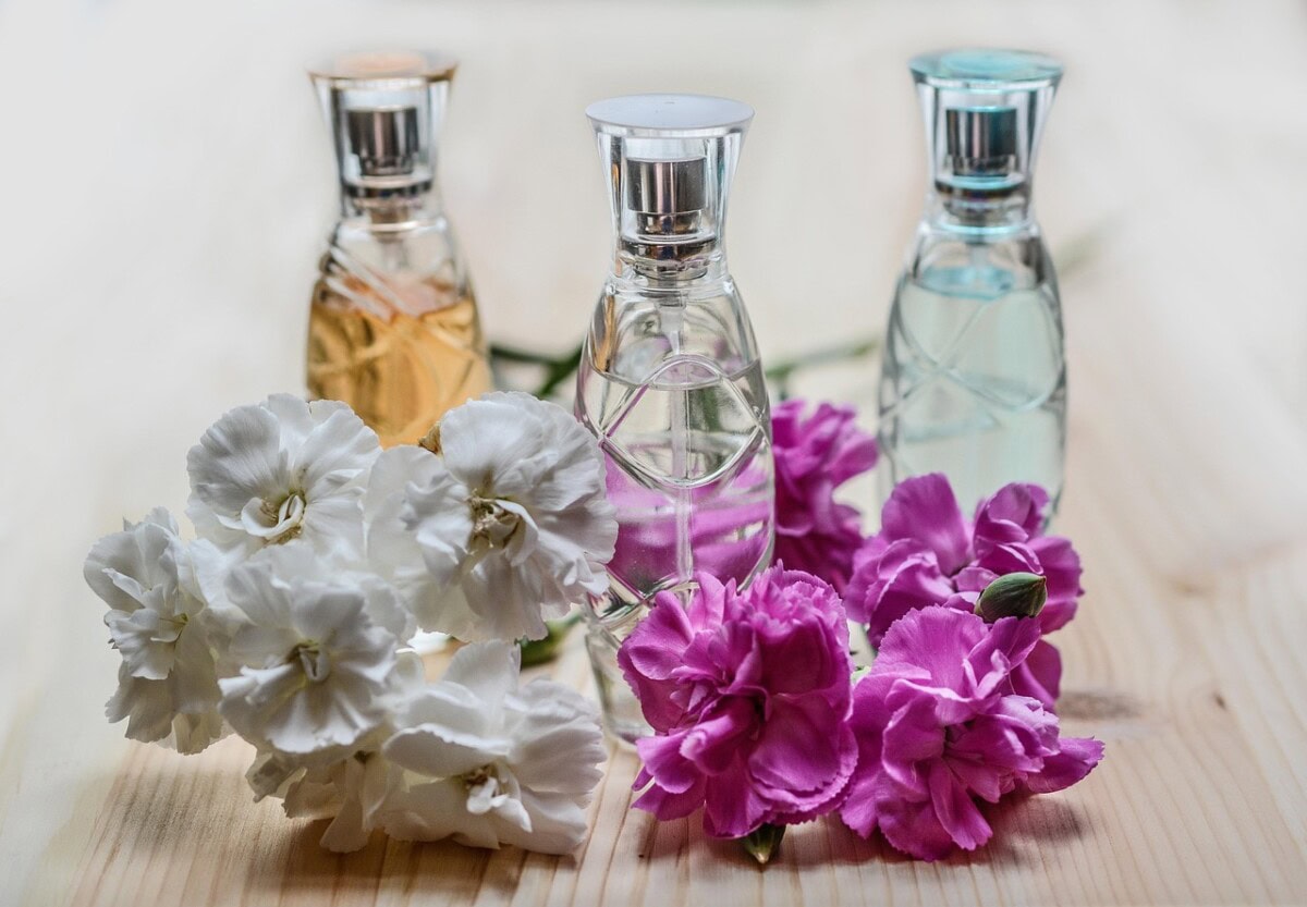 Layering Scents & Cosmetics Mother's Day Guide: Create Your Signature Scent With Fragrance Layering 101 And Our Favorite Cosmetics for Mom 1 Daily Mom, Magazine for Families Layering Scents