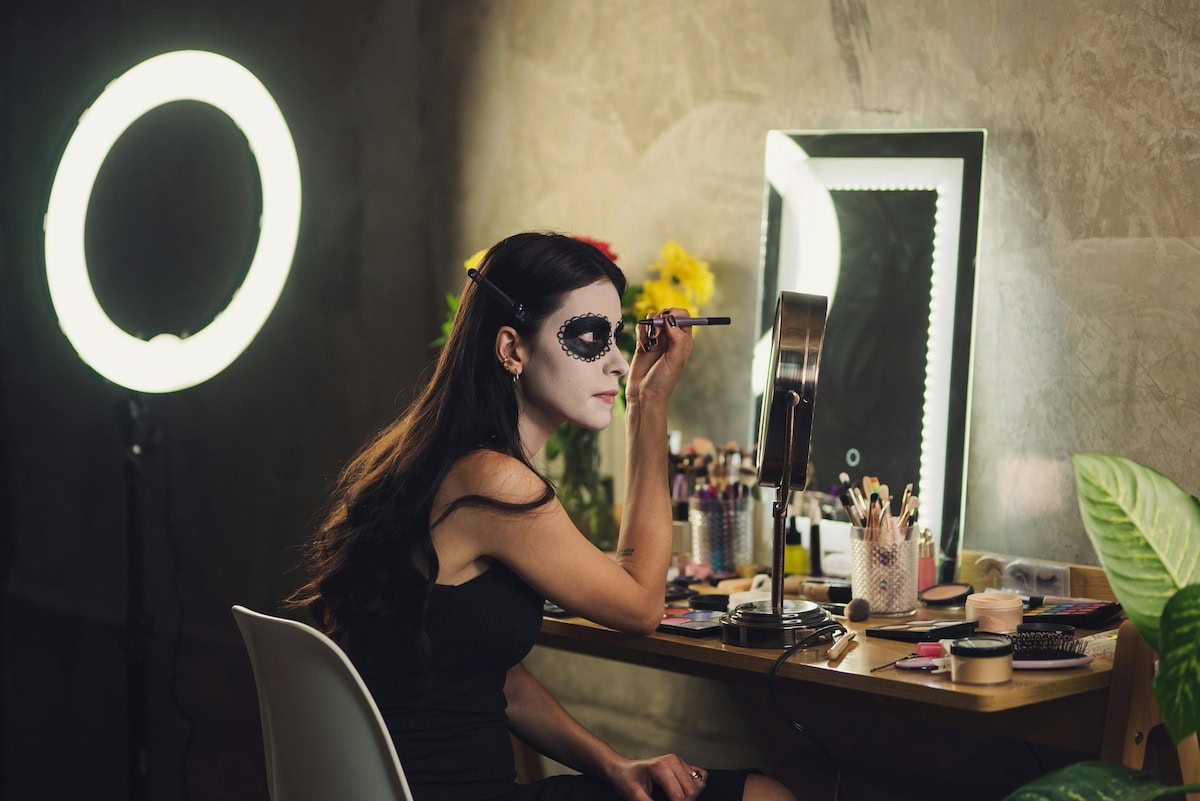Glam Alien Makeup Look: The Best Alien Makeup Ideas That Turn Heads 2 Daily Mom, Magazine For Families