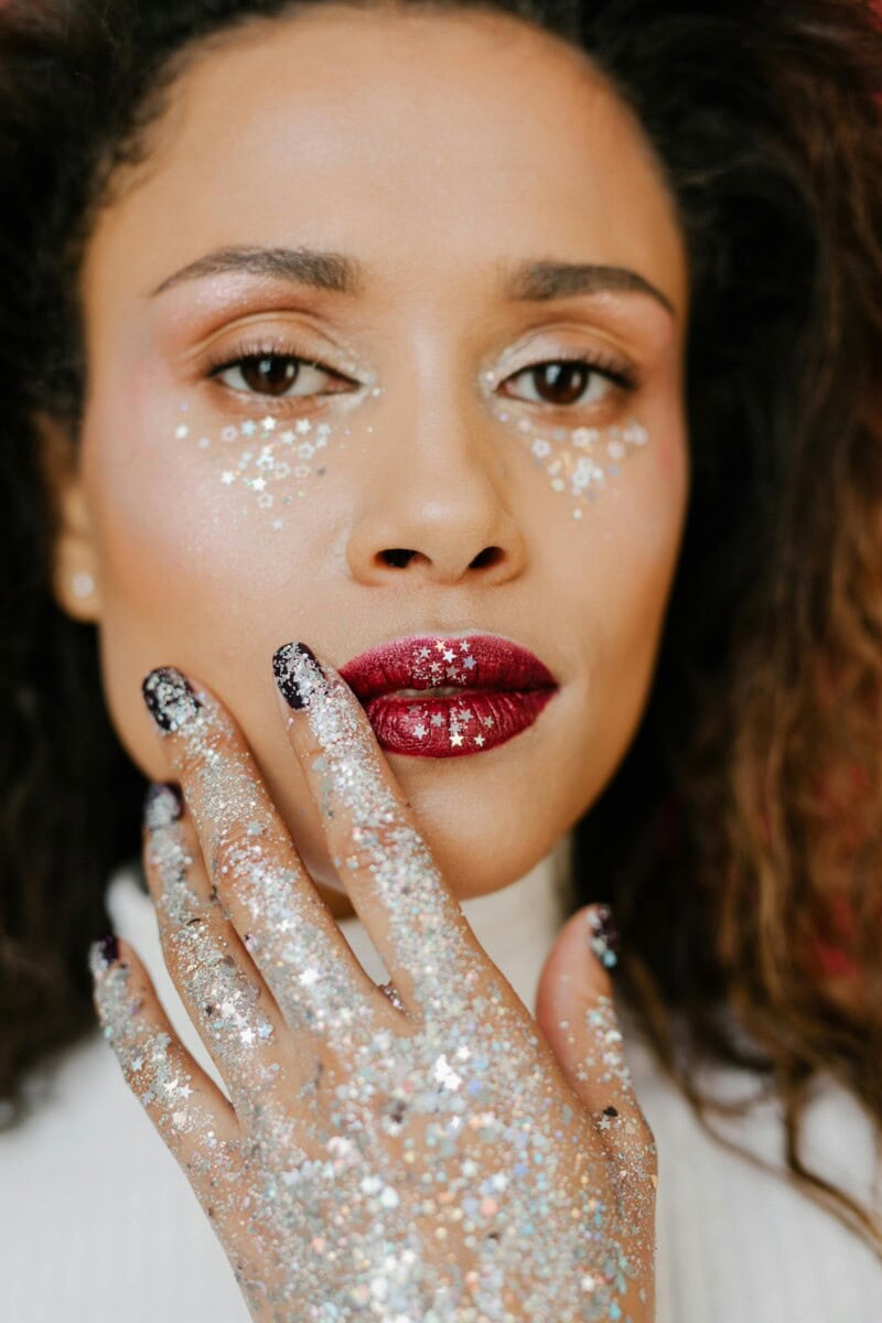 Frosted Makeup, Icy Eyeshadow &Amp; Glossy Lips: The Frosted Makeup Trend Bringing Back 90S Ice 2 Daily Mom, Magazine For Families