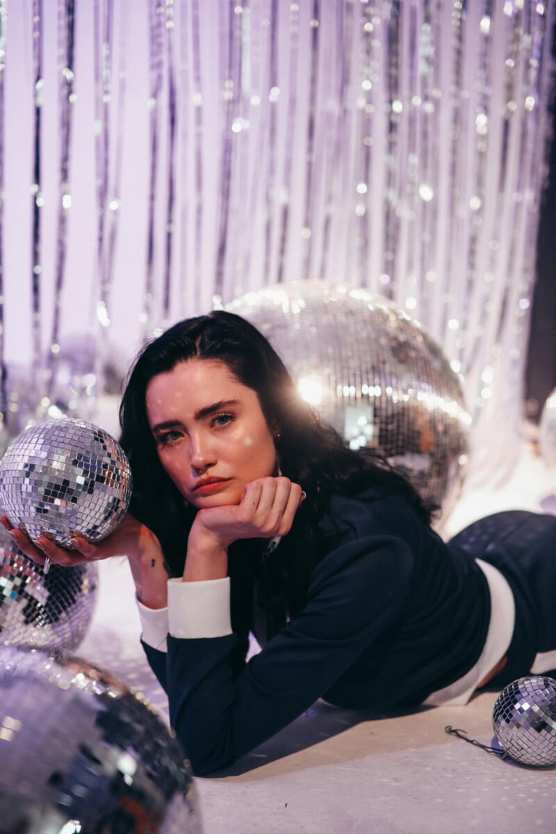 Frosted Makeup, Icy Eyeshadow &Amp; Glossy Lips: The Frosted Makeup Trend Bringing Back 90S Ice 9 Daily Mom, Magazine For Families