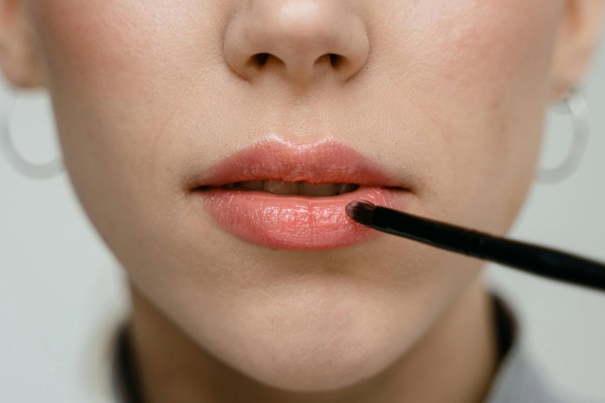 Frosted Makeup, Icy Eyeshadow &Amp; Glossy Lips: The Frosted Makeup Trend Bringing Back 90S Ice 16 Daily Mom, Magazine For Families